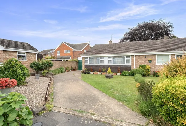 Photo 3 — Kayte Close, Gloucestershire, Bishops Cleeve, GL52 8AX