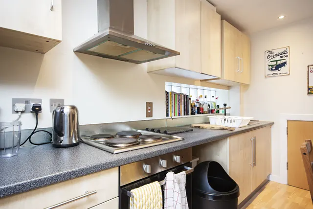Photo 2 — Flat 1, 7a Beatty Road, London