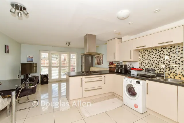 Markhams Close, Basildon, SS15, photo 3