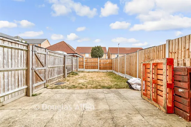 Markhams Close, Basildon, SS15, photo 2