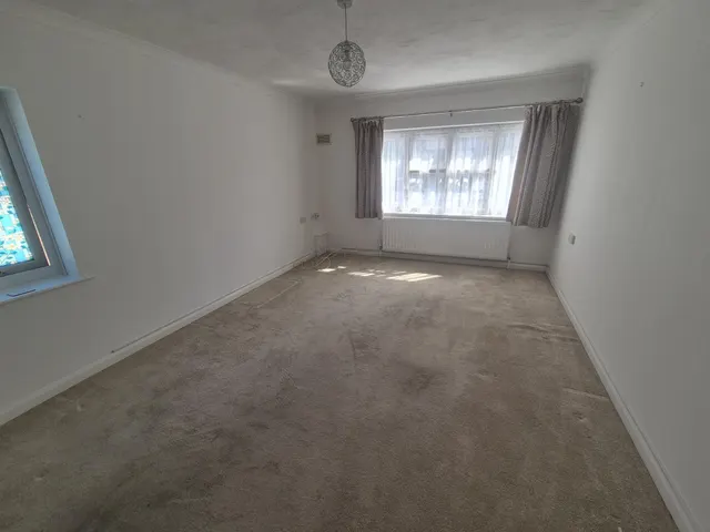 Photo 2 — Croydon Road, CR3