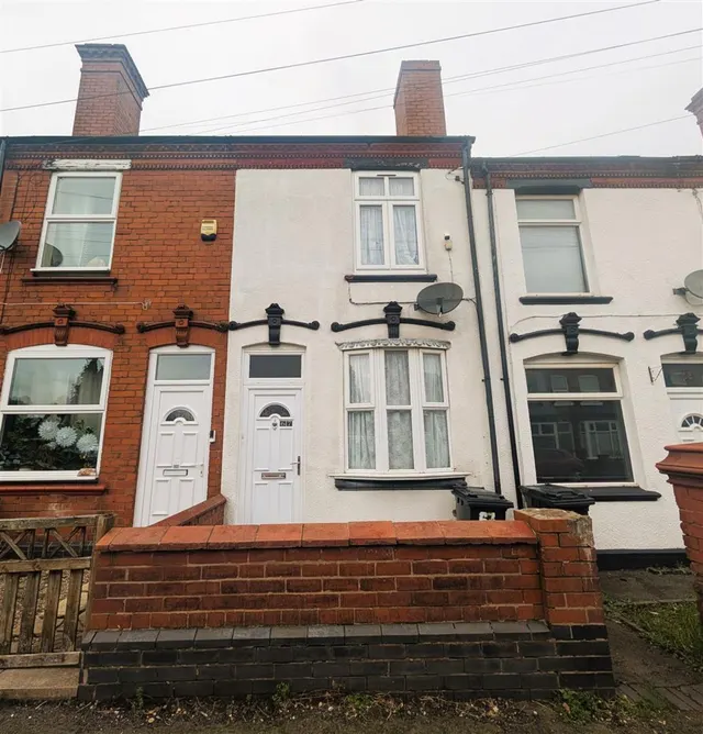 Vicarage Road, Halesowen — photo 1