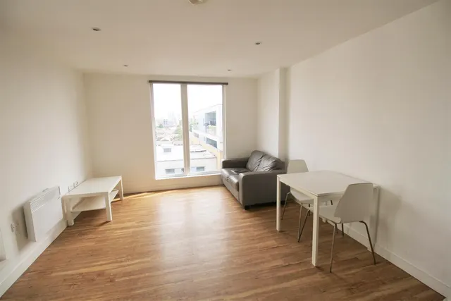 Elmira Way, Salford, photo 1