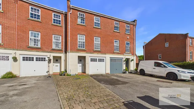 Kenyon Crescent, Bury, BL9 6WH, photo 1