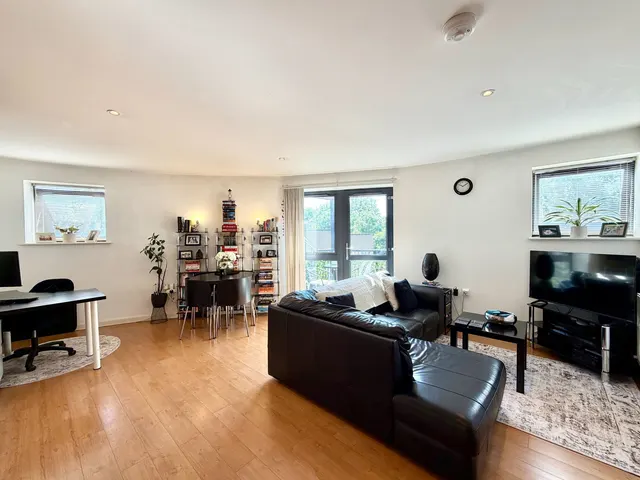 Buckingham Road, Edgware, HA8, photo 1