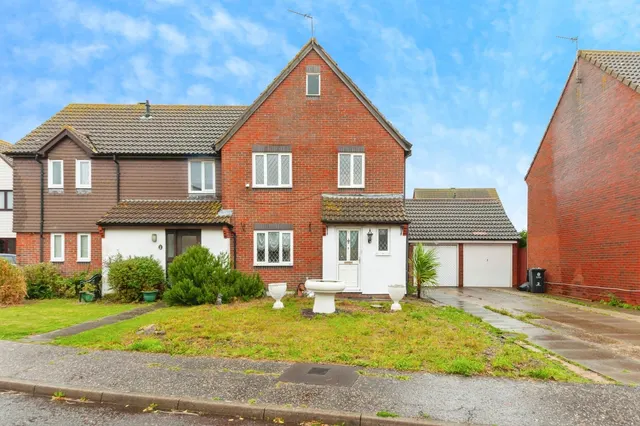 Sandwich Road, CLACTON-ON-SEA, Essex, CO15, photo 1