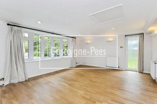 West Byfleet, KT14, photo 2