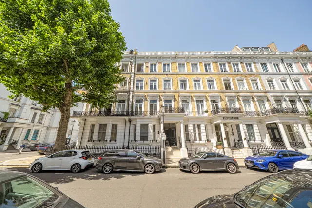 Photo 2 — Flat 3, 13 Trebovir Road, London