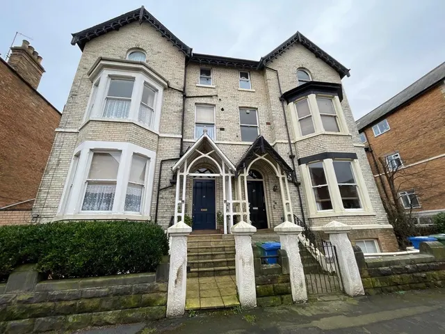 28 Esplanade Gardens, Scarborough YO11 2AP, photo 1