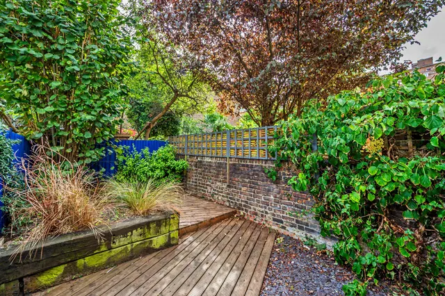 Photo 3 — 147a Kennington Park Road, London