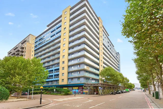 Western Gateway, London, E16, photo 1