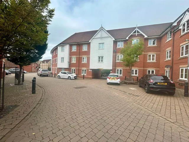 2 bedroom flat — Harberd Tye, Chelmsford, CM2 9GJ