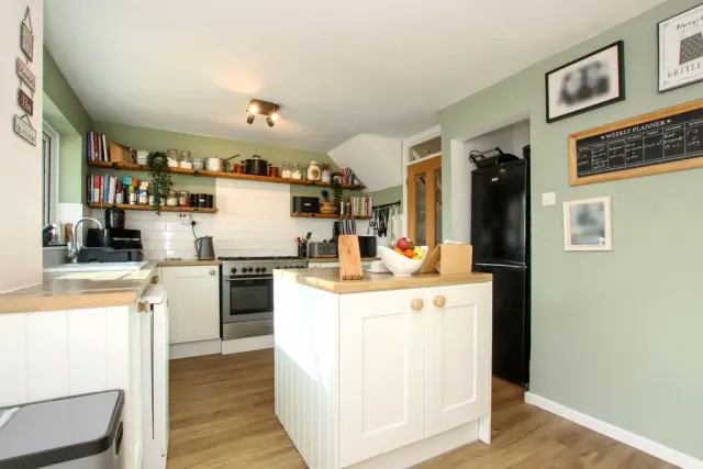 Photo 3 — Goose Acre, Cheddington, Buckinghamshire, LU7 0SR