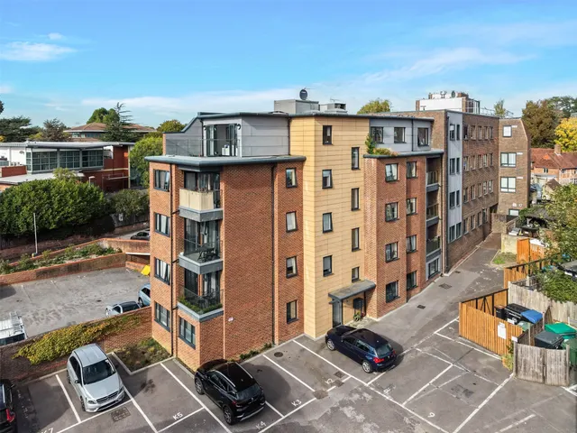 Bridge Street, Leatherhead, KT22, photo 1