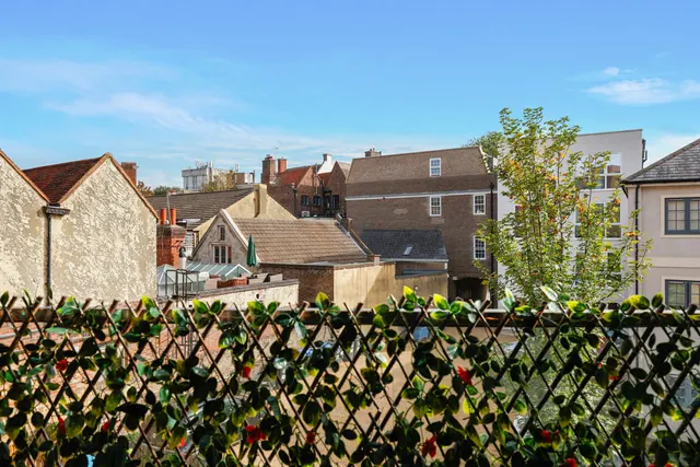 Bridge Street, Leatherhead, KT22, photo 2