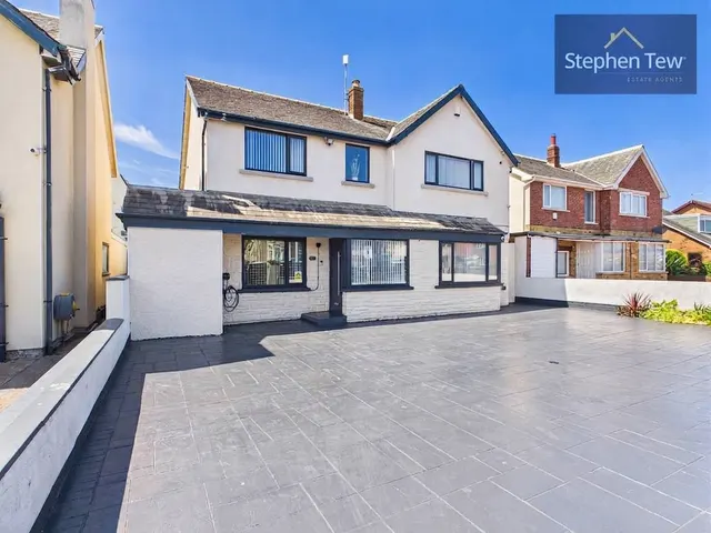 Clifton Drive, Blackpool, FY4, photo 1