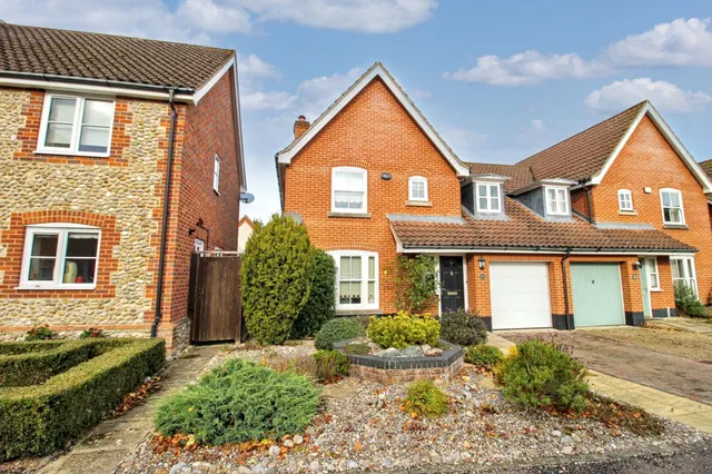 Spacious Four Bedroom Semi-Detached H, photo 1