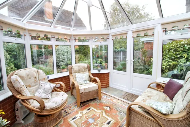 Spacious Four Bedroom Semi-Detached H, photo 3