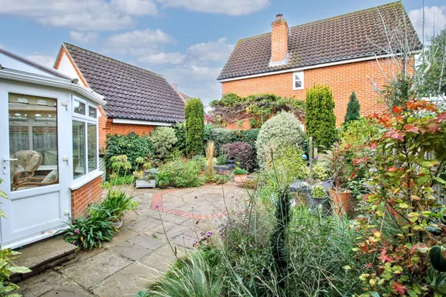 Spacious Four Bedroom Semi-Detached H, photo 2
