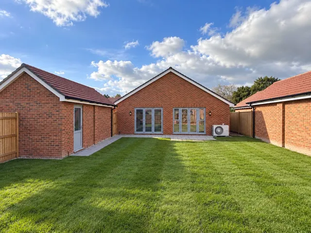 Oakwood Grove, Alderholt, SP6, photo 2
