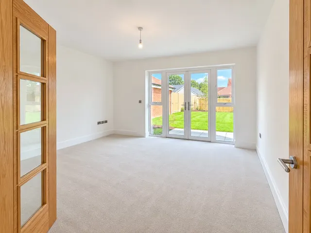 Oakwood Grove, Alderholt, SP6, photo 3