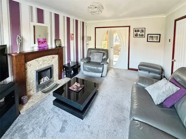 Photo 3 — Farnborough Drive, Cantley, Doncaster, South Yorkshire, DN4
