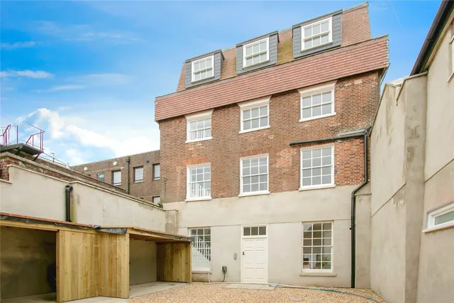 High Street, Poole, BH15, photo 1
