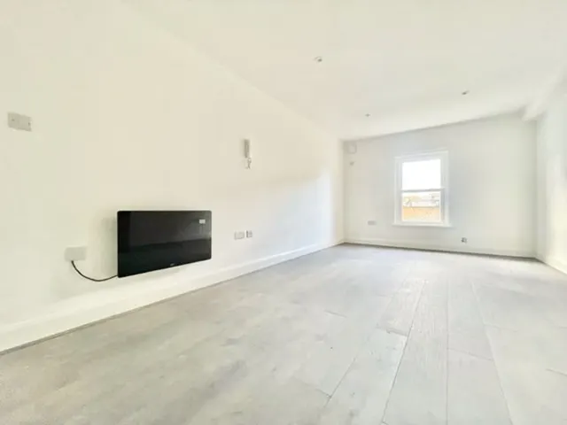 New Cross Road, London, SE14, photo 2