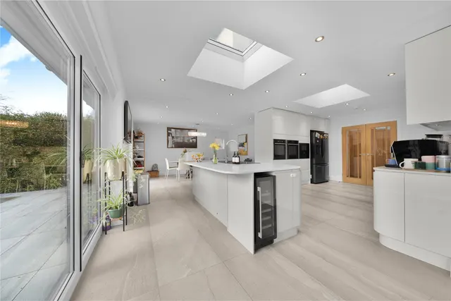 Bagshot Road, Knaphill, GU21, photo 2