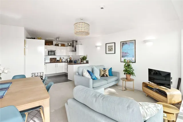Mapleton Road, London, SW18 4GA, photo 1