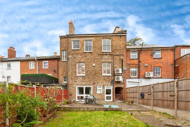 St. Judes Road, Egham, TW20, photo 1