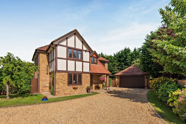 5 bedroom house — Kinghorn Park, Maidenhead, Berkshire, SL6 7TX
