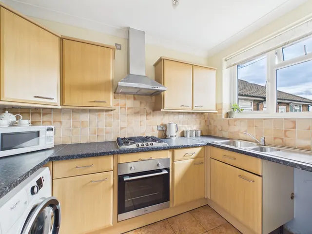 Wheatsheaf Lane, Staines-upon-Thames, TW18, photo 3