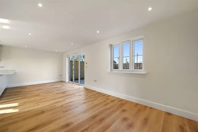 with 3 bedrooms in Perry Green, Much Hadham, SG10, photo 3