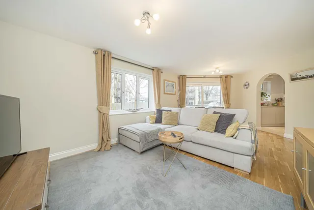 Primrose Place, TW7, photo 2