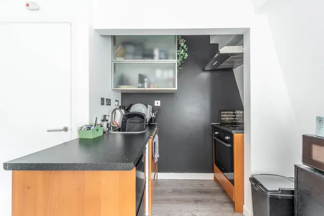 Photo 2 — Flat 2, 2b Shaftesbury Avenue