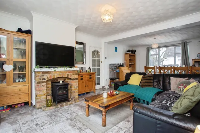 Maylands Road, Watford, WD19, photo 2