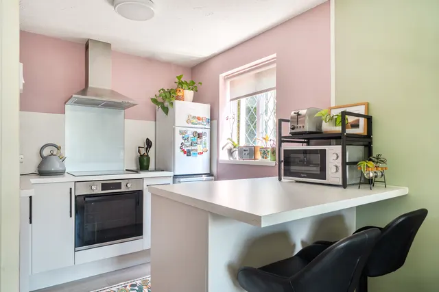 Wakefield Close, Byfleet, KT14, photo 3