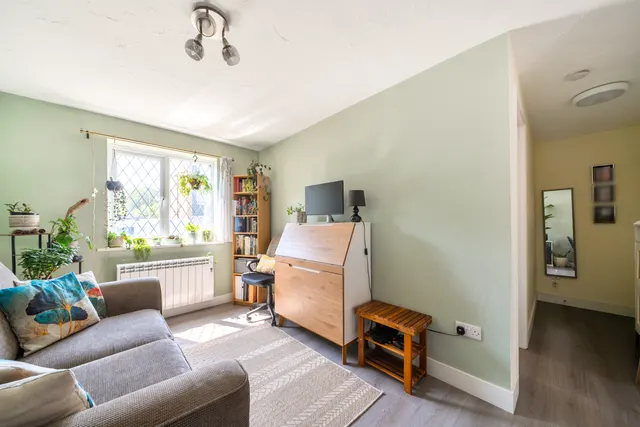 Wakefield Close, Byfleet, KT14, photo 2