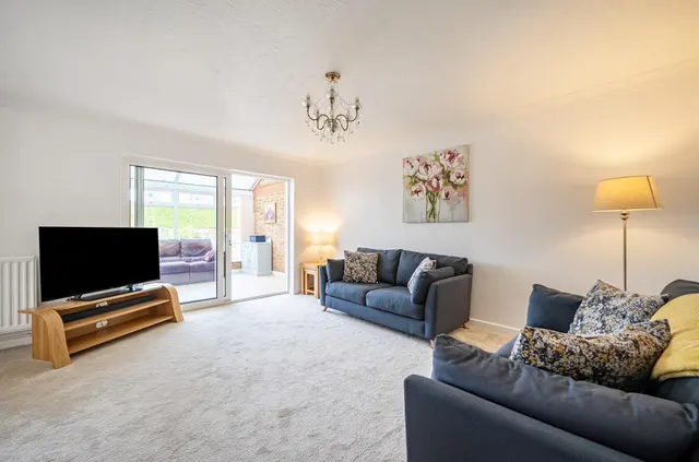 Photo 2 — Fir Tree Close, Horton Heath, Eastleigh, SO50 7BZ