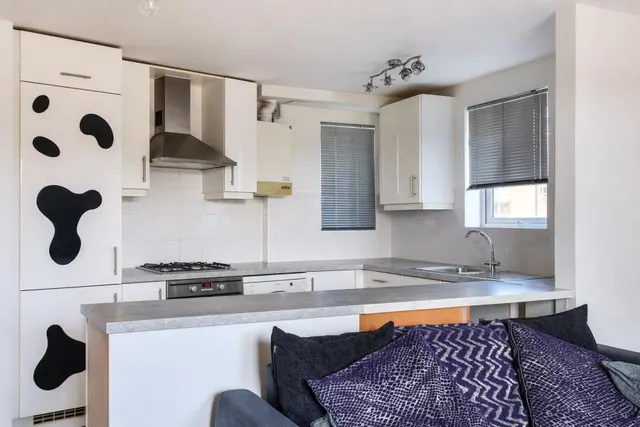 Park View Road, Leatherhead, KT22, photo 2
