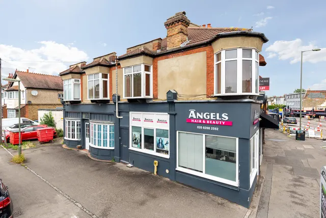 Portsmouth Road, Thames Ditton KT7 0SS, photo 1