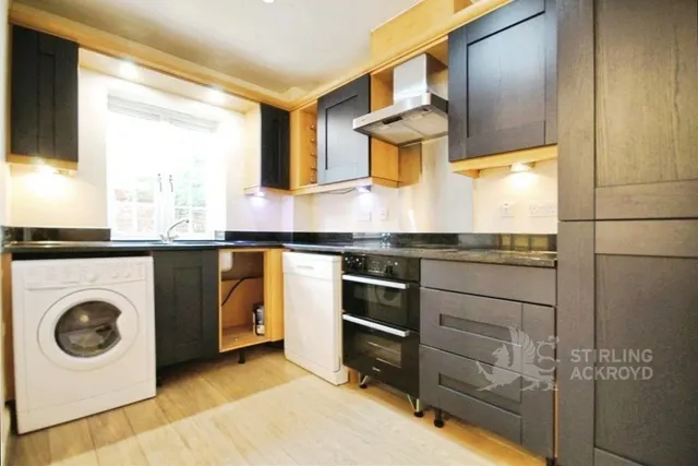 Camphill Road, West Byfleet, KT14, photo 3