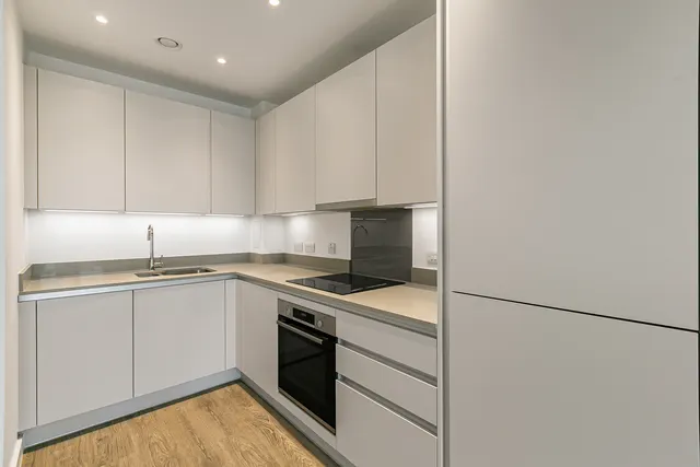 Commerce Road, Brentford, TW8, photo 3
