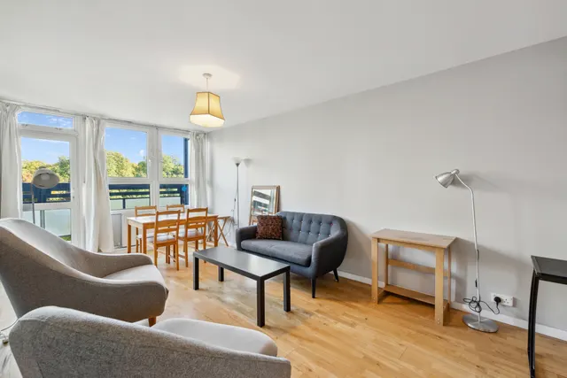Maskelyne Close, London, SW11, photo 1