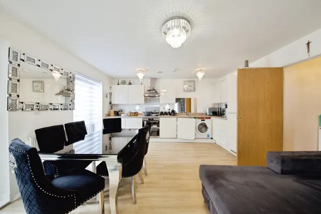 Photo 2 — Maxwell Road, Romford, RM7