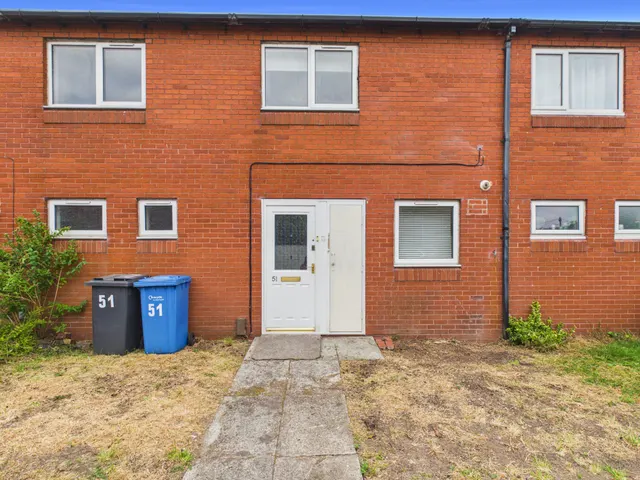 Clarke Avenue, Warrington, WA4, photo 1