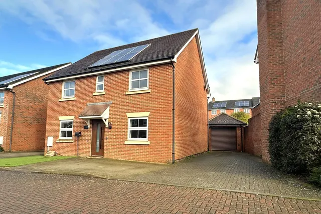 Thapa Close, Church Crookham, Fleet, Hampshire, GU52 8AS, photo 1