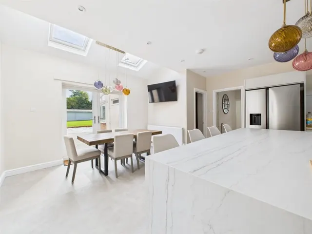 Homecroft Drive, Uckington, photo 3