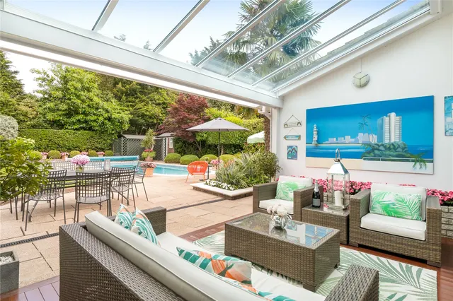 Photo 3 — Barnet Road, Arkley, Hertfordshire, EN5 3LJ
